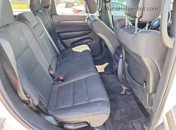 1C4RJFAG8JC332965 2018 JEEP GRAND White Rear interior view