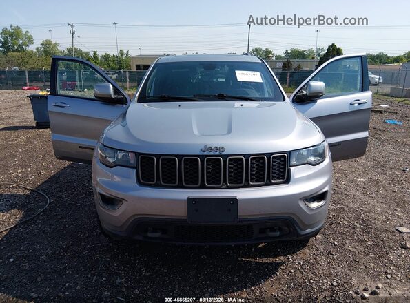 1C4RJFAG9HC624151 2017 JEEP GRAND CHEROKEE Silver Widok z przodu