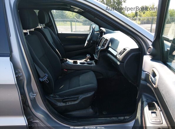 1C4RJFAG9HC624151 2017 JEEP GRAND CHEROKEE Silver Widok wnętrza z przodu