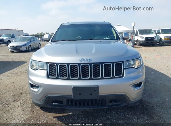 1C4RJFAG9JC381432 2018 JEEP GRAND CHEROKEE Silver Rear interior view