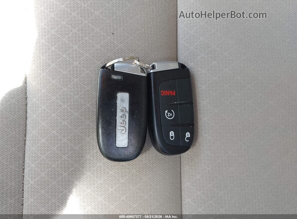 1C4RJFAGXKC537026 2019 JEEP GRAND CHEROKEE Белый Вид панели приборов