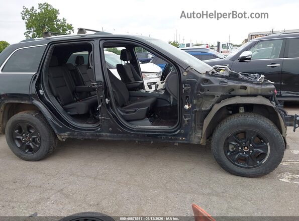 1C4RJFBG4JC357165 2018 JEEP GRAND CHEROKEE Black Widok zestawu wskaźników