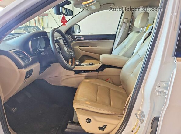 1C4RJFBG7JC388135 2018 JEEP GRAND White Front interior view