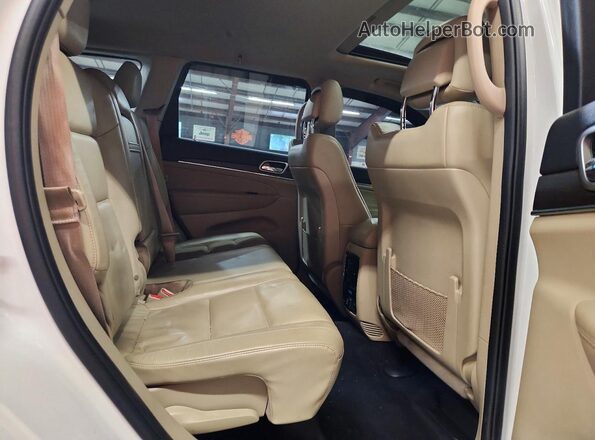 1C4RJFBG8JC122574 2018 JEEP GRAND White უკანა სალონის ხედი