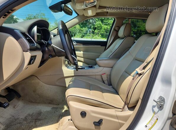 1C4RJFCG8JC304077 2018 JEEP GRAND Белый Вид салона спереди
