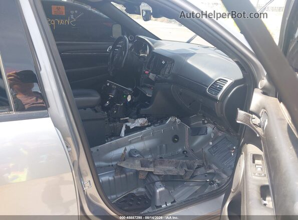 1C4RJFCT0JC499198 2018 JEEP GRAND CHEROKEE Silver Widok wnętrza z przodu