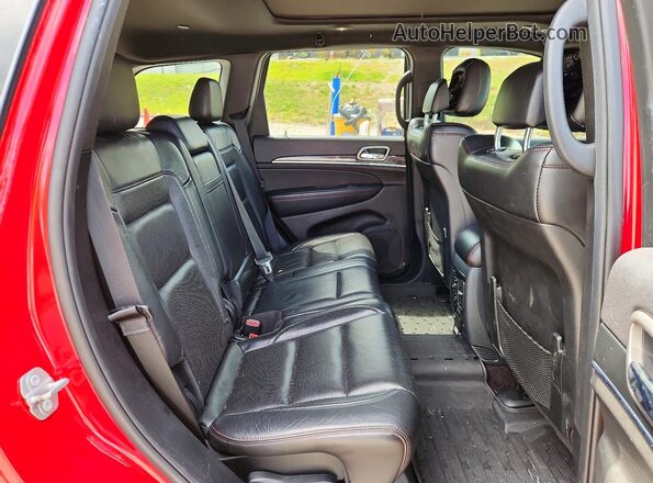 1C4RJFLG2JC189461 2018 JEEP GRAND Red Rear interior view