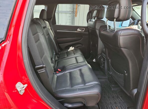 1C4RJFLG9JC371206 2018 JEEP GRAND Red Widok wnętrza z tyłu