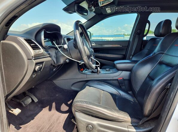 1C4RJFLM6JC393833 2018 JEEP GRAND White წინა სალონის ხედი