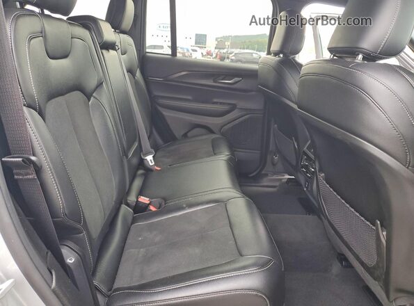 1C4RJHAG4S8657399 2025 JEEP GRAND Silver Widok wnętrza z tyłu