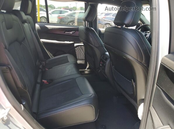 1C4RJHAG9S8786724 2025 JEEP GRAND Silver Widok wnętrza z tyłu