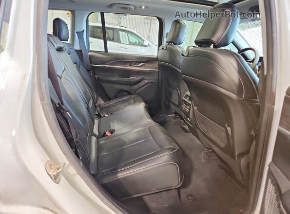 1C4RJHBG7PC586847 2023 JEEP GRAND Белый Вид задней части салона