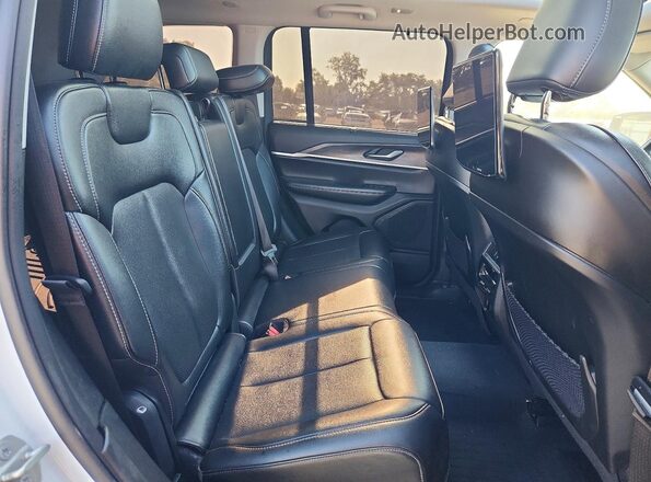 1C4RJHBG9PC566101 2023 JEEP GRAND White Вид задньої частини салону
