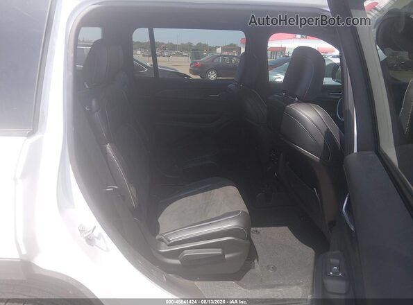 1C4RJKAG2S8669726 2025 JEEP GRAND CHEROKEE L White VIN կոդի պիտակի տեսք