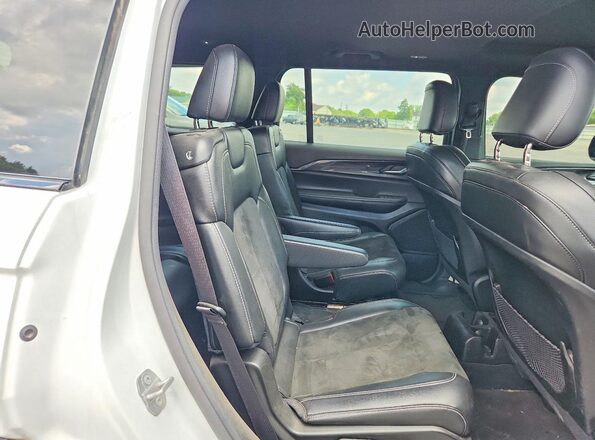 1C4RJKAG8P8754206 2023 JEEP GRAND White Rear seats view
