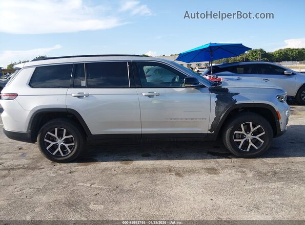 1C4RJKBG1R8507322 2024 JEEP GRAND CHEROKEE L Silver Rear interior view