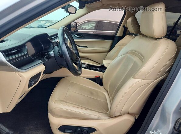 1C4RJKBG6M8110374 2021 JEEP GRAND Silver Front interior view