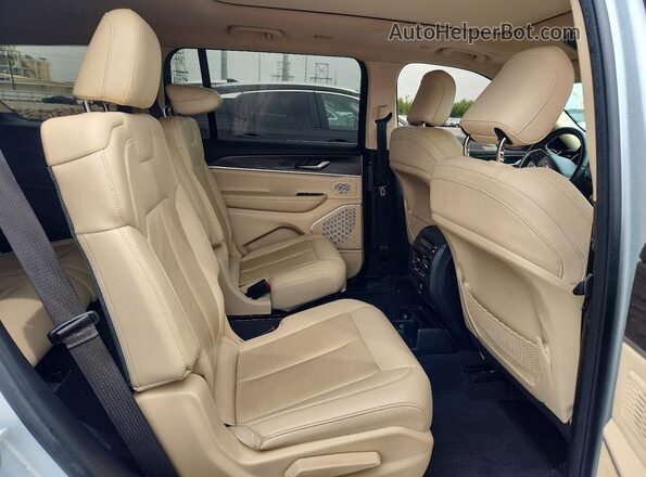 1C4RJKBG6M8110374 2021 JEEP GRAND Silver Rear interior view