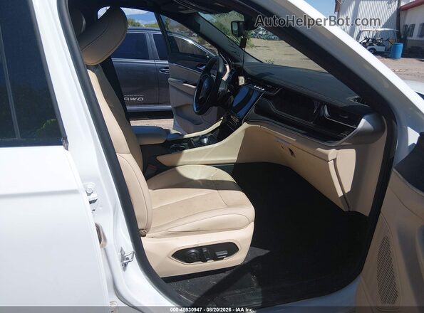 1C4RJKBG9P8733377 2023 JEEP GRAND CHEROKEE L White Front interior view