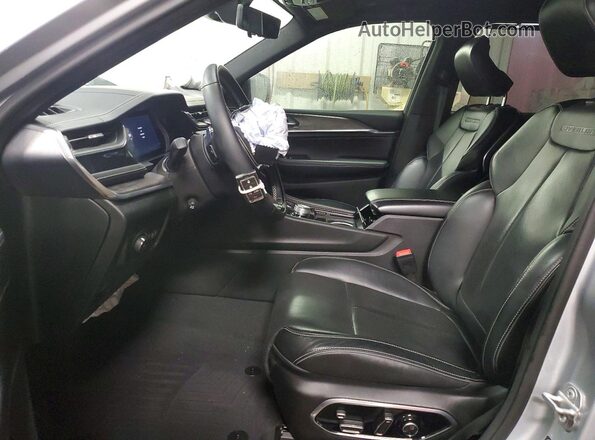 1C4RJKDG7P8110482 2023 JEEP GRAND Silver წინა სალონის ხედი