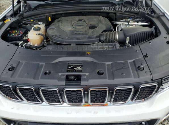 1C4RJKDG8P8805764 2023 JEEP GRAND White ძრავის განყოფილების ხედი