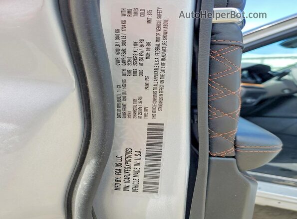 1C4RJKEGXP8767923 2023 JEEP GRAND Silver Vista de la etiqueta del VIN
