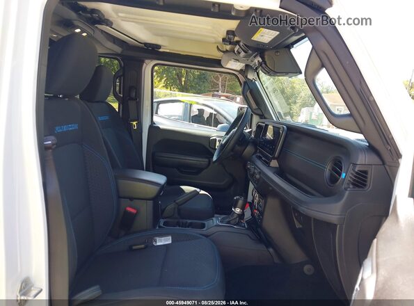 1C4RJXR66RW232391 2024 JEEP WRANGLER White Widok wnętrza z przodu