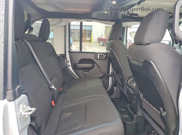1C4RJXR68RW276716 2024 JEEP WRANGLER Silver Вид задньої частини салону