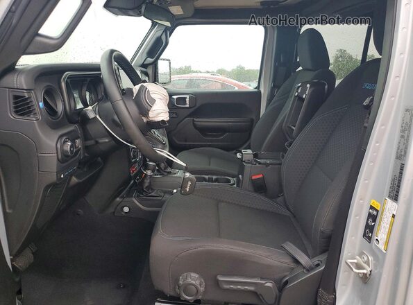 1C4RJXR68RW276716 2024 JEEP WRANGLER Silver Вид салону спереду