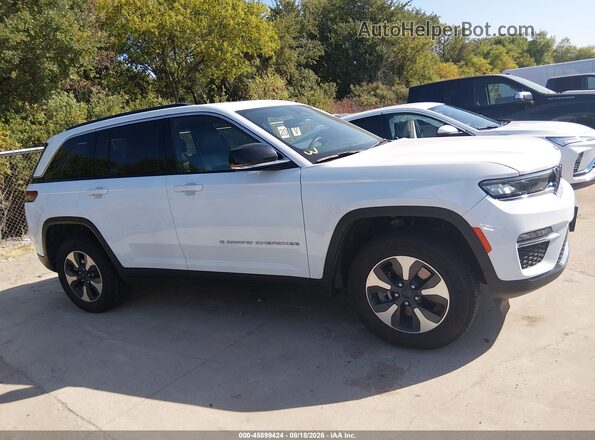 1C4RJYB66R8516995 2024 JEEP GRAND CHEROKEE 4XE White Widok wnętrza z tyłu