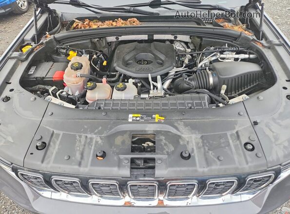 1C4RJYB68PC623685 2023 JEEP GRAND Gray Vista del compartimento del motor