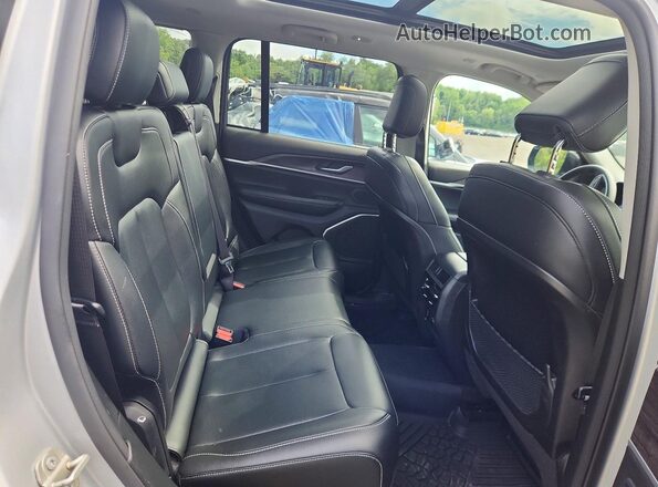 1C4RJYB69PC670837 2023 JEEP GRAND Silver Вид задньої частини салону