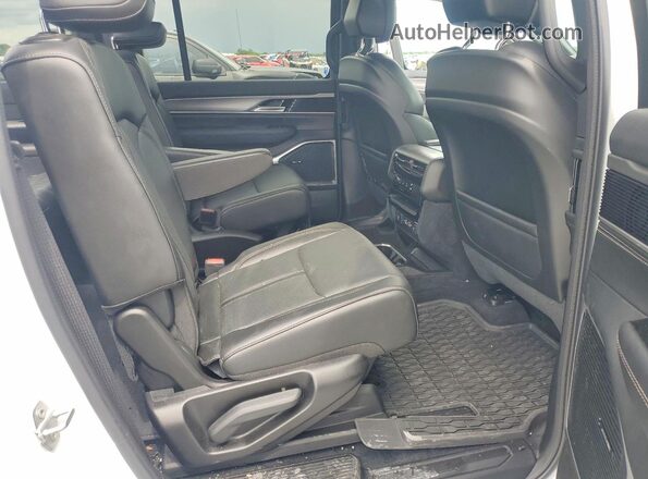1C4SJVAP2TS167483 2026 JEEP GRAND Белый Вид задней части салона