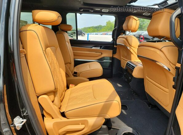1C4SJVEP9TS172402 2026 JEEP GRAND Black Widok wnętrza z tyłu