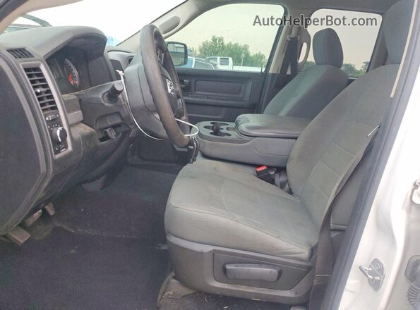 1C6RR6FG0JS324552 2018 RAM 1500 Белый Вид салона спереди
