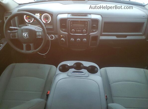 1C6RR6FG0JS324552 2018 RAM 1500 Белый Вид панели приборов