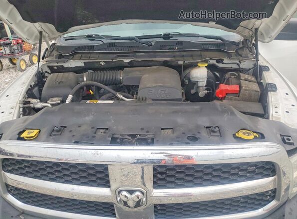 1C6RR6FG0JS324552 2018 RAM 1500 Белый Вид задней части салона