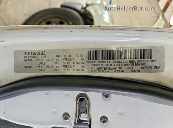 1C6RR6FG0KS603744 2019 RAM 1500 Белый Вид подкапотного пространства