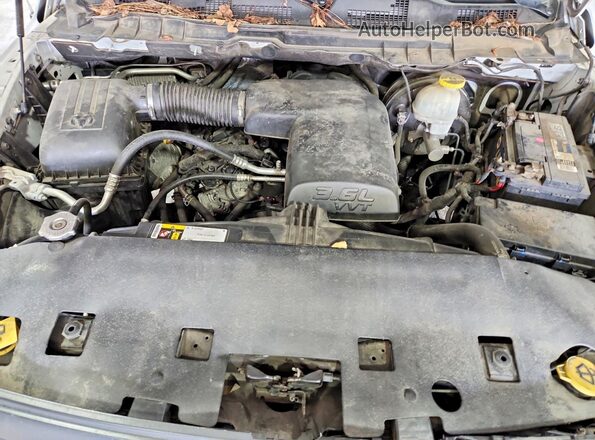 1C6RR6FG0KS603744 2019 RAM 1500 Белый Вид задней части салона