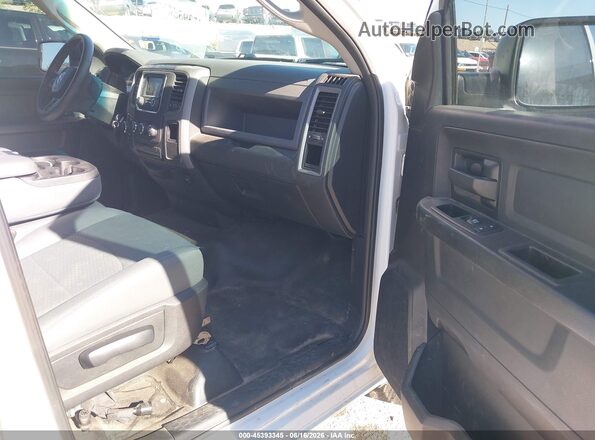 1C6RR6FG1JS303600 2018 RAM 1500 White Вид салону спереду