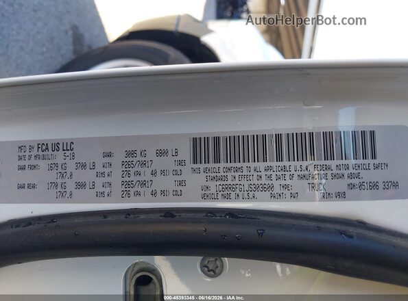 1C6RR6FG1JS303600 2018 RAM 1500 White Вид підкапотного простору