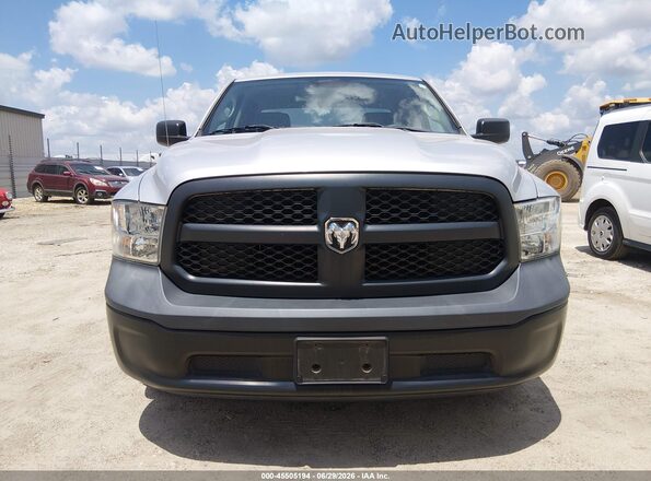 1C6RR6FG2HS835786 2017 RAM 1500 Серебряный Вид щитка приборов