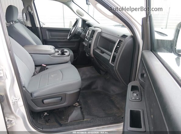 1C6RR6FG3HS824781 2017 RAM 1500 Silver წინა სალონის ხედი
