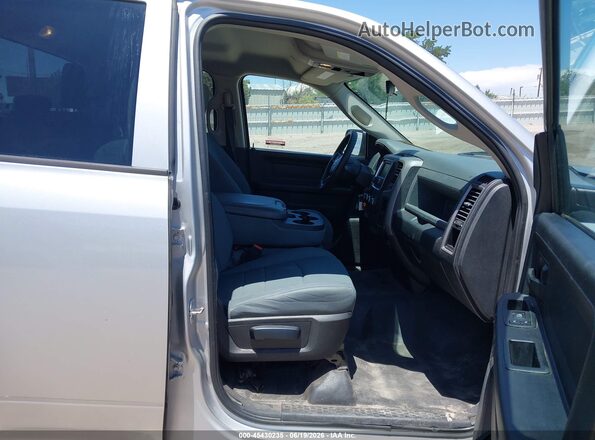 1C6RR6FG6HS764981 2017 RAM 1500 Silver Вид салону спереду