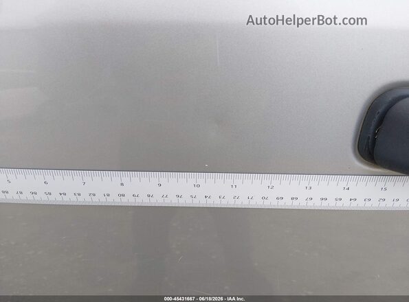 1C6RR6FG6HS833264 2017 RAM 1500 Silver Սալոնի հետևի տեսք