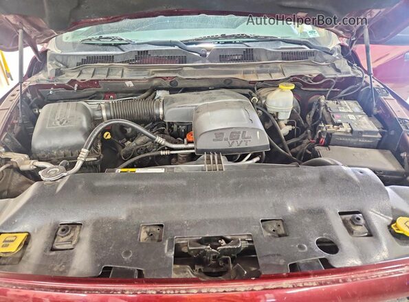 1C6RR6FG7JS139561 2018 RAM 1500 Бордовый Вид задней части салона