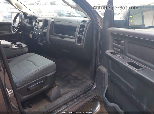 1C6RR6FG8HS764979 2017 RAM 1500 Серый Вид салона спереди