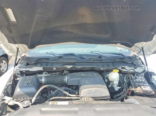 1C6RR6FG9KS710498 2019 RAM 1500 White უკანა სალონის ხედი
