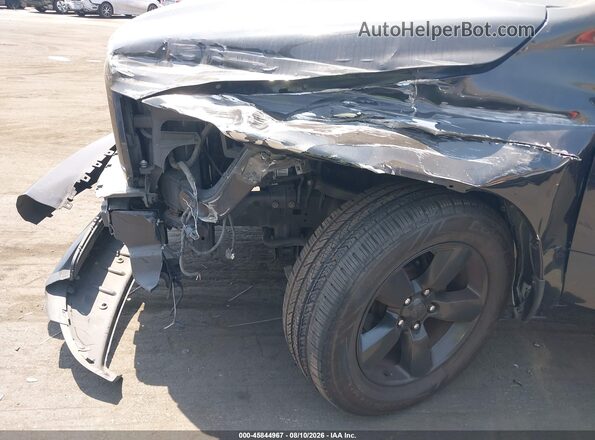 1C6RR6FGXJS266739 2018 RAM 1500 Черный Вид щитка приборов