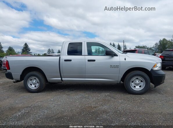 1C6RR6FGXJS322260 2018 RAM 1500 Silver Vista interior trasera